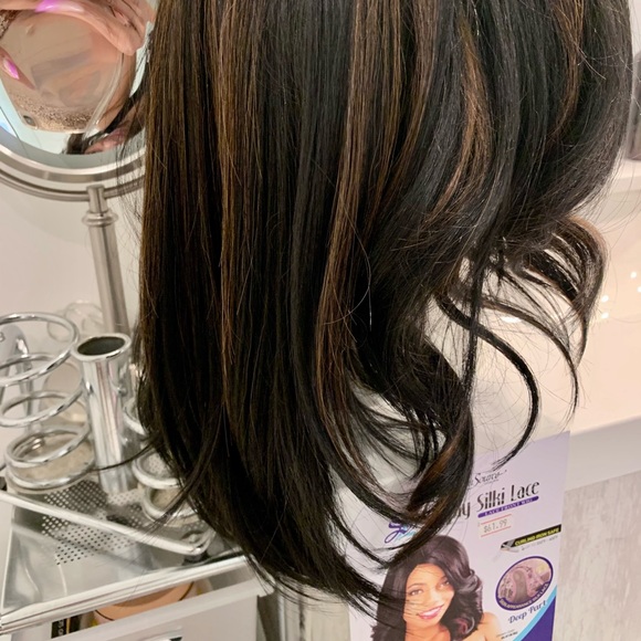 NIB LACE FRONT WIG SIMPLY SILK - Picture 2 of 9